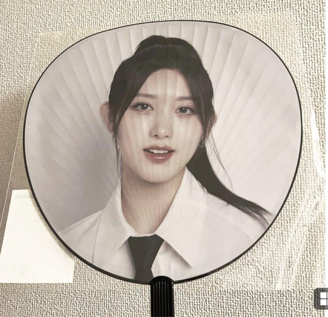 【IVEワルツ 】トートバッグ、ガウルのうちわとキーホルダー IVEワルツ 】トートバッグ、ガウルのうちわとキーホルダー